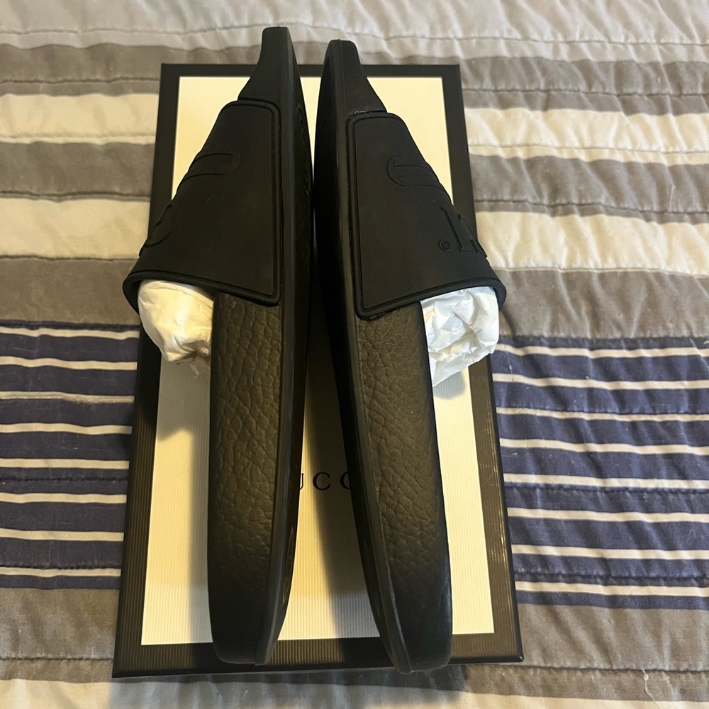 GUCCI Embossed Black Slides - Picture 10 of 15